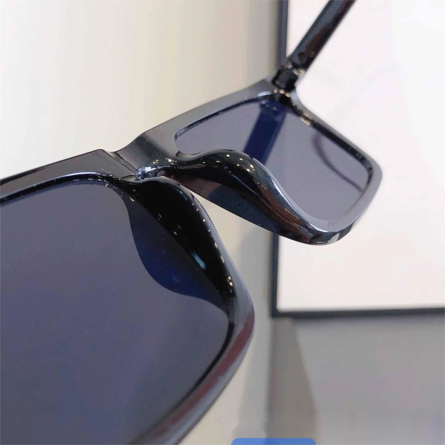 Stylish Anti-UV Sunglasses - Everyday Comfort, Unisex Long Frame Design